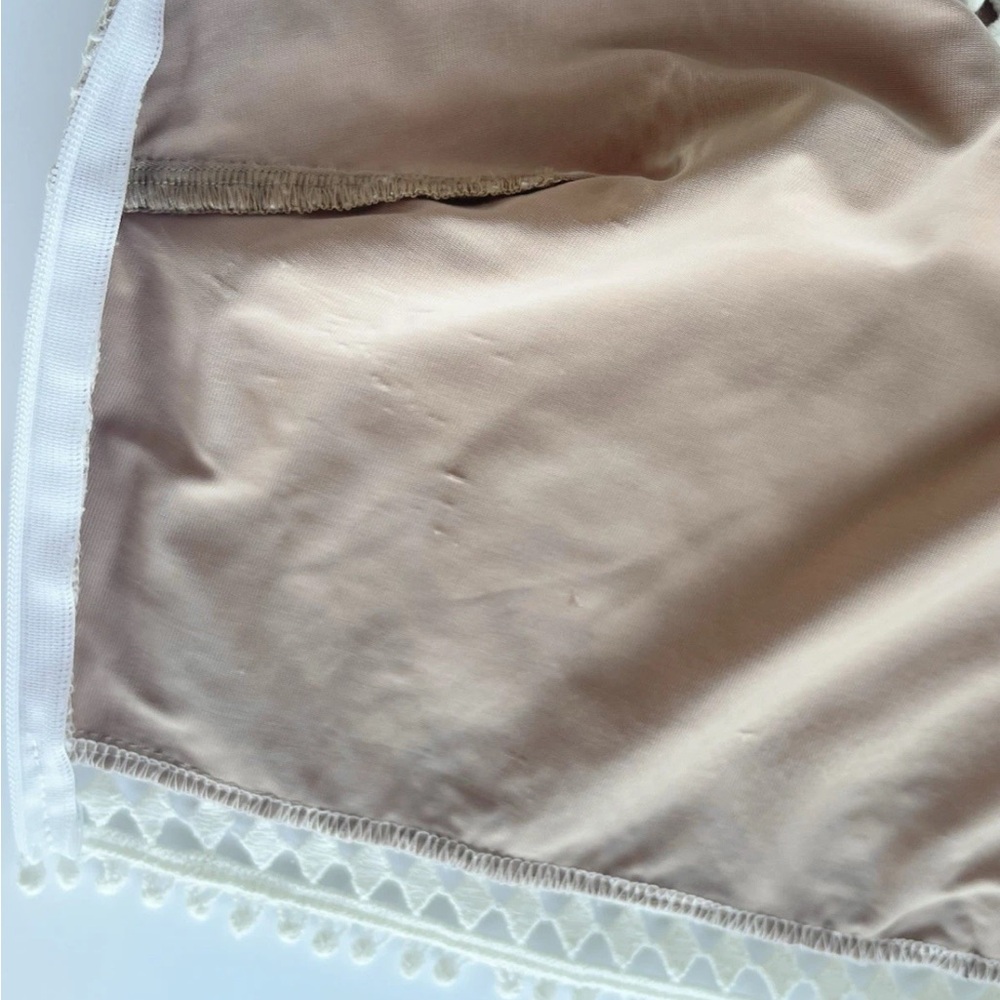 For Love & Lemons Ivory Lace Crop Top
Sz Large - Picture 6 of 8